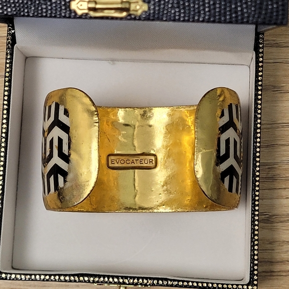 Evocateur Hera Cuff - Picture 8 of 12